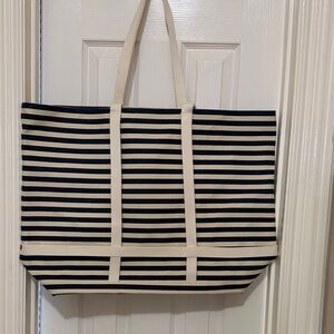 TUCKERNUCK Hat Attack Navy and Cream Striped Tote;Hat Straps